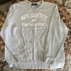 Vineyard Vines men’s New York City sweatshirt